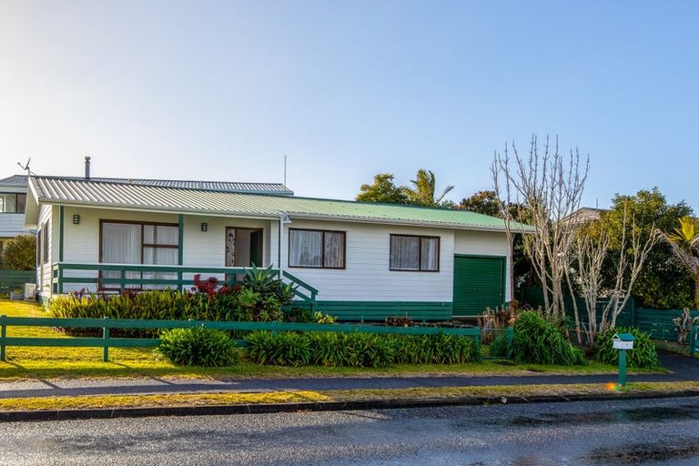 Photo of property in 1 Stella Drive, Clarks Beach, 2122