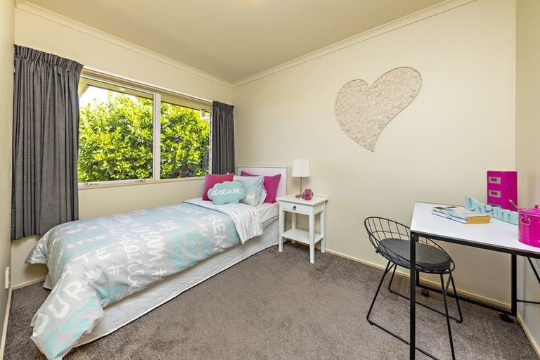 Photo of property in 2/17 Bain Place, Bucklands Beach, Auckland, 2014