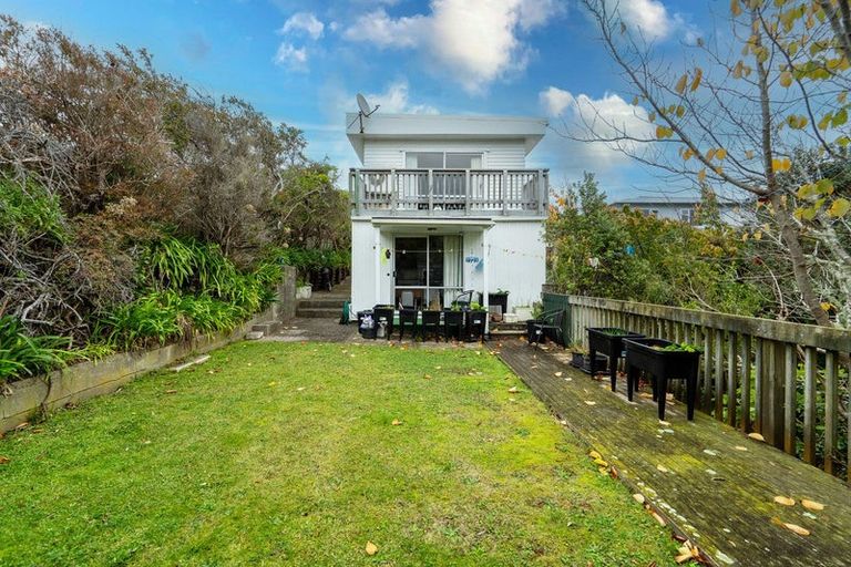 Photo of property in 6 Walker Avenue, Paremata, Porirua, 5026