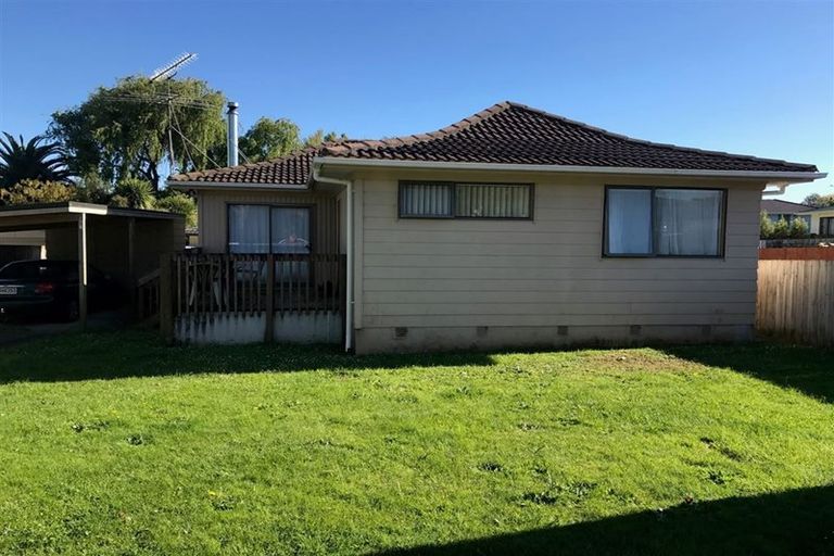 Photo of property in 16 Lina Place, Waiuku, 2123