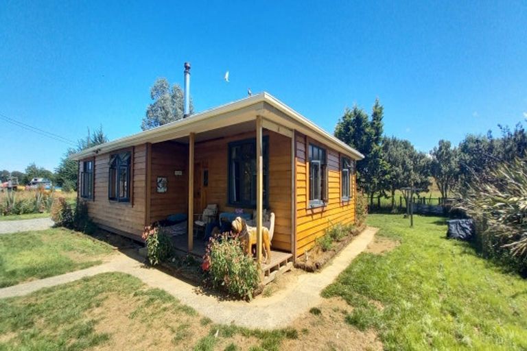 Photo of property in 17 Settlement Road, Papatotara, Tuatapere, 9691