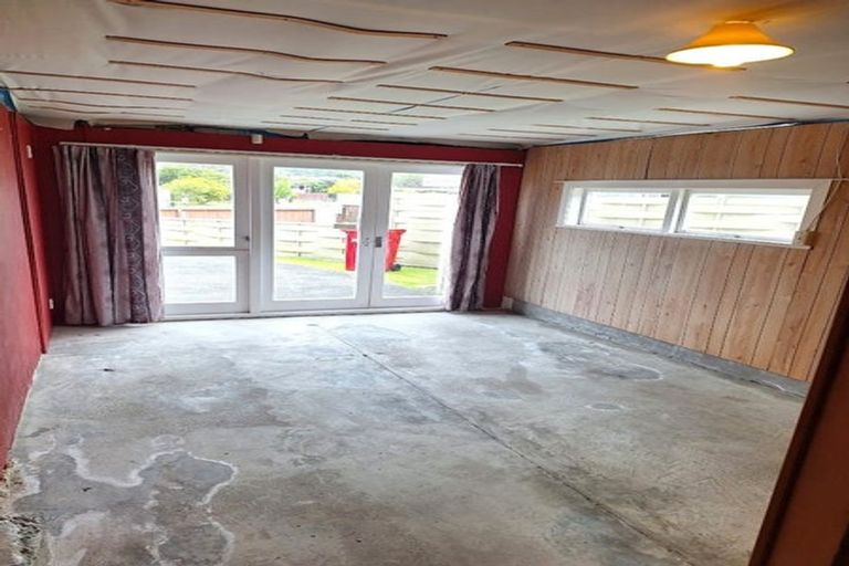 Photo of property in 6 Whirinaki Crescent, Heretaunga, Upper Hutt, 5018