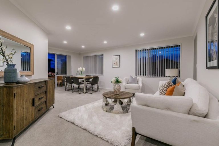 Photo of property in 36 Nimstedt Avenue, Oteha, Auckland, 0632