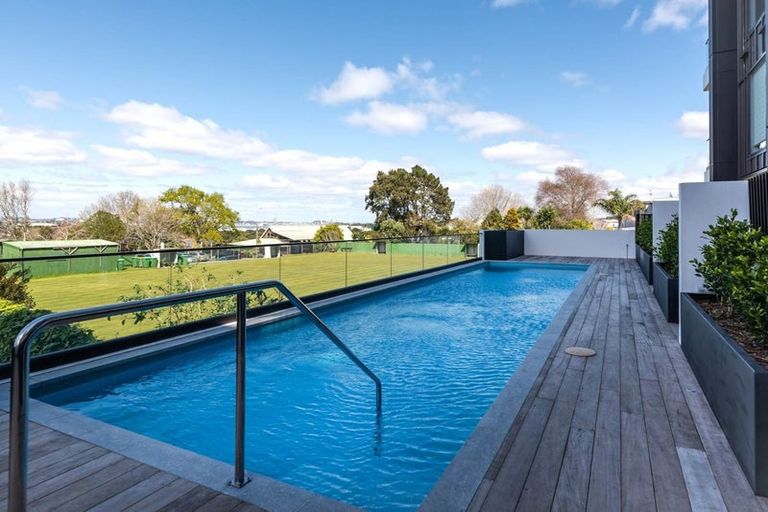 Photo of property in Frank Sargeson Apts, 504/80 Anzac Street, Takapuna, Auckland, 0622