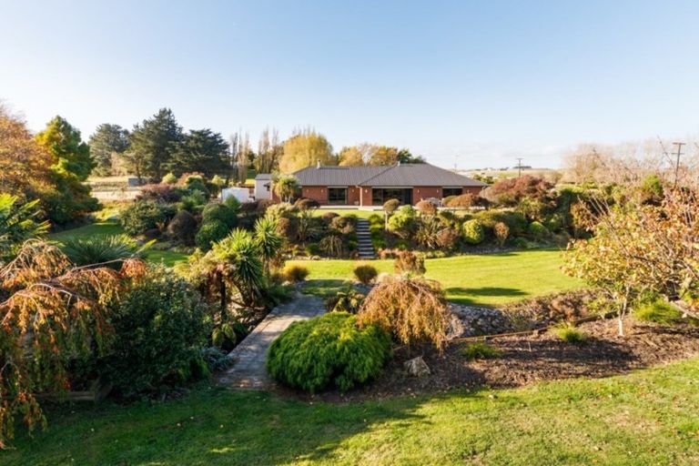 Photo of property in 17 Cemetery Road, Sanson, Palmerston North, 4479