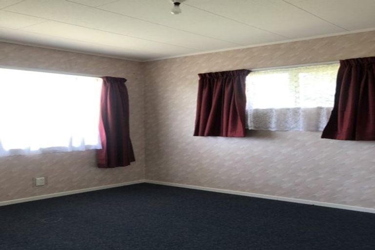 Photo of property in 5 Talavera Place, Te Atatu South, Auckland, 0602