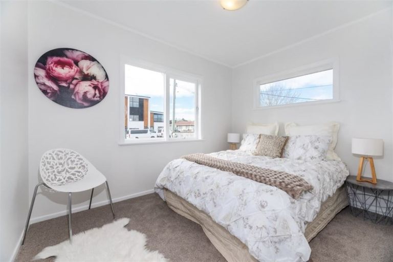 Photo of property in 1/318 Rangatira Road, Beach Haven, Auckland, 0626