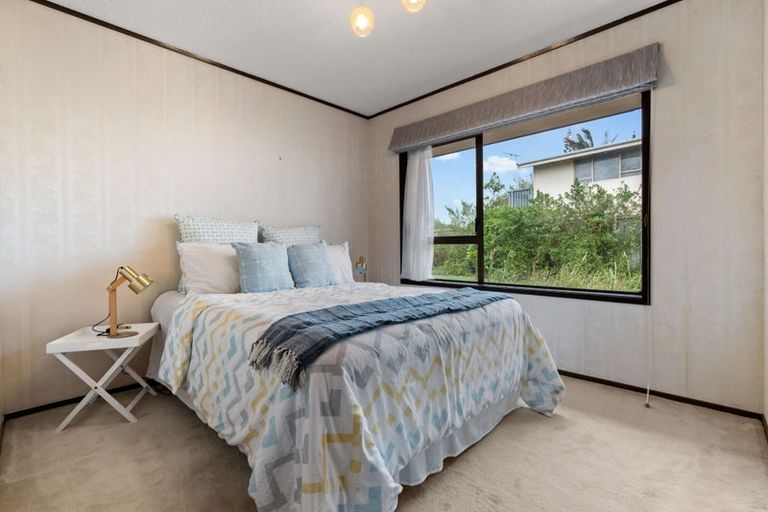 Photo of property in 30 Gibbons Road, Weymouth, Auckland, 2103