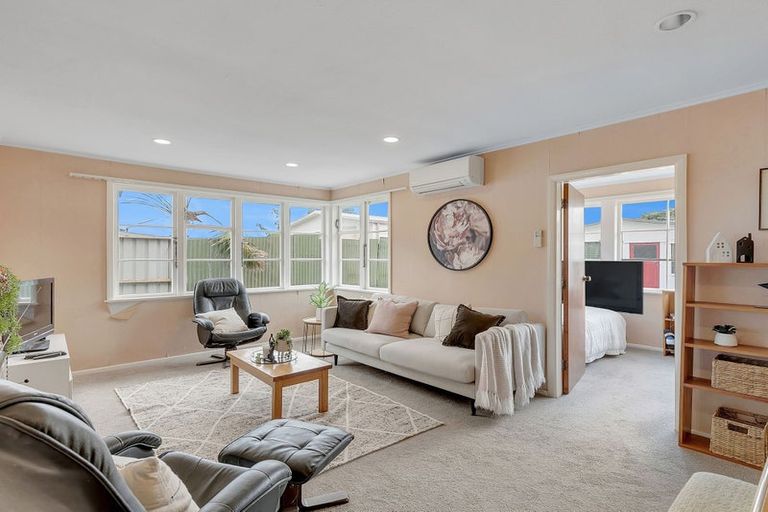 Photo of property in 37 Main Road, Titahi Bay, Porirua, 5022