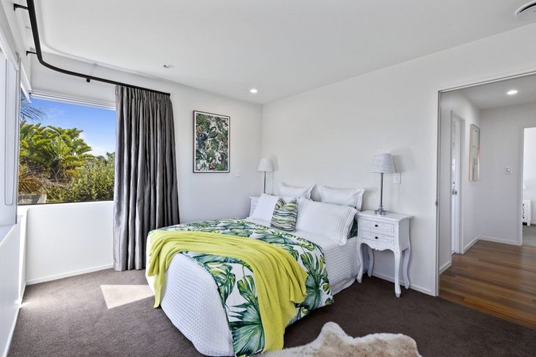 Photo of property in 1/11 Seaview Road, Castor Bay, Auckland, 0620