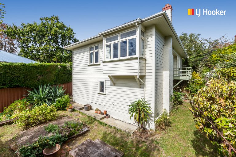 Photo of property in 24 Springhill Road, Mornington, Dunedin, 9011