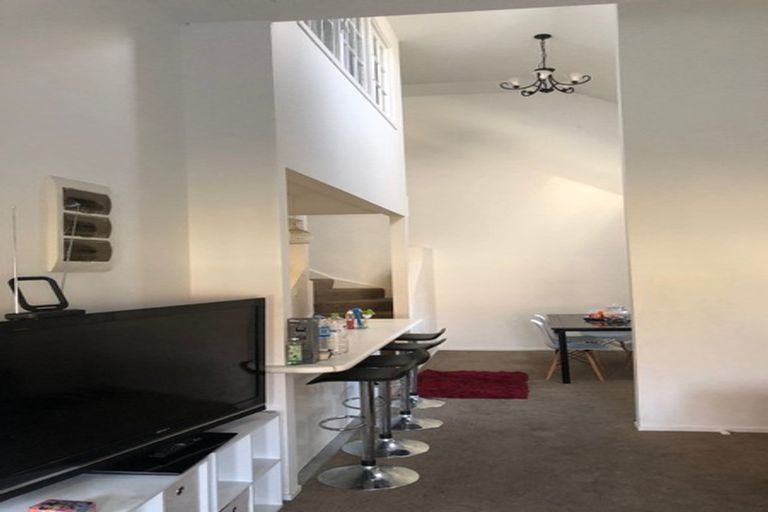 Photo of property in 25 Montilla Place, Manurewa, Auckland, 2102