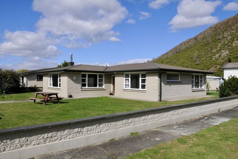 Photo of property in 85 Bledisloe Street, Kurow, 9435