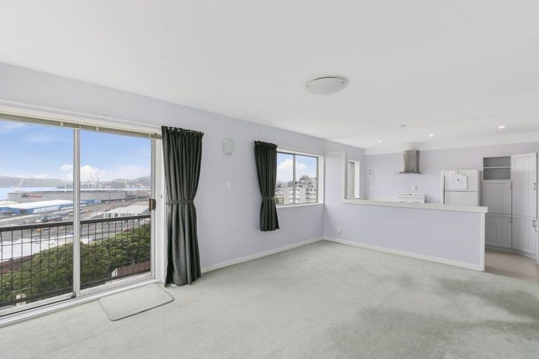 Photo of property in Mansfield Towers, 1 Grant Road, Thorndon, Wellington, 6011