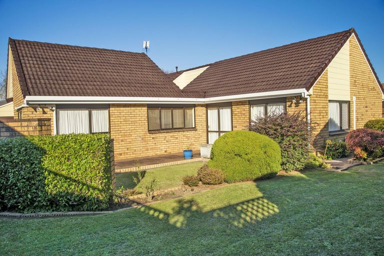 Photo of property in 12 Foxbridge Lane, Conifer Grove, Takanini, 2112