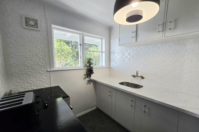 Photo of property in 35 Patanga Crescent, Thorndon, Wellington, 6011