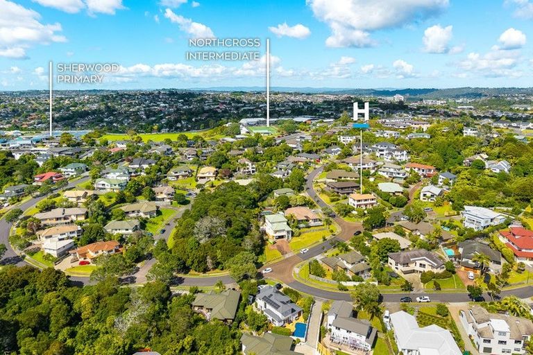 Photo of property in 30 Woodridge Avenue, Northcross, Auckland, 0630