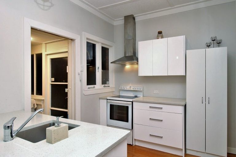 Photo of property in 4 Fruitvale Road, New Lynn, Auckland, 0600