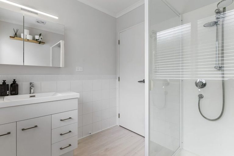 Photo of property in 2/13a Sandspit Road, Cockle Bay, Auckland, 2014