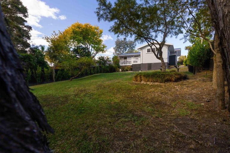 Photo of property in 11 Willowbrook Place, Titirangi, Auckland, 0604