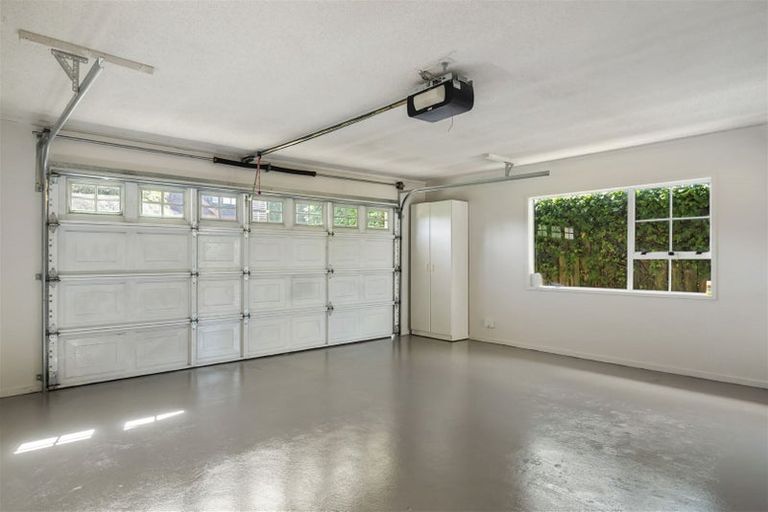 Photo of property in 3 Delisle Place, Windsor Park, Auckland, 0632