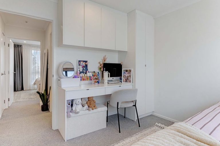 Photo of property in 8 Patariki Way, Beach Haven, Auckland, 0626