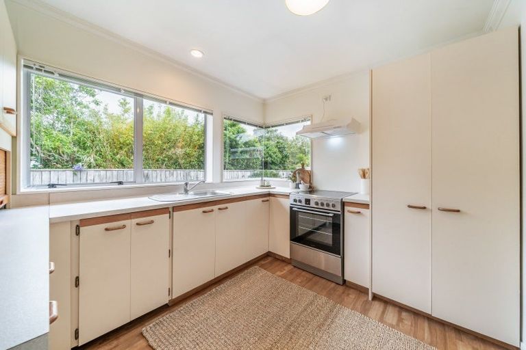 Photo of property in 3 Oak Street, Ebdentown, Upper Hutt, 5018