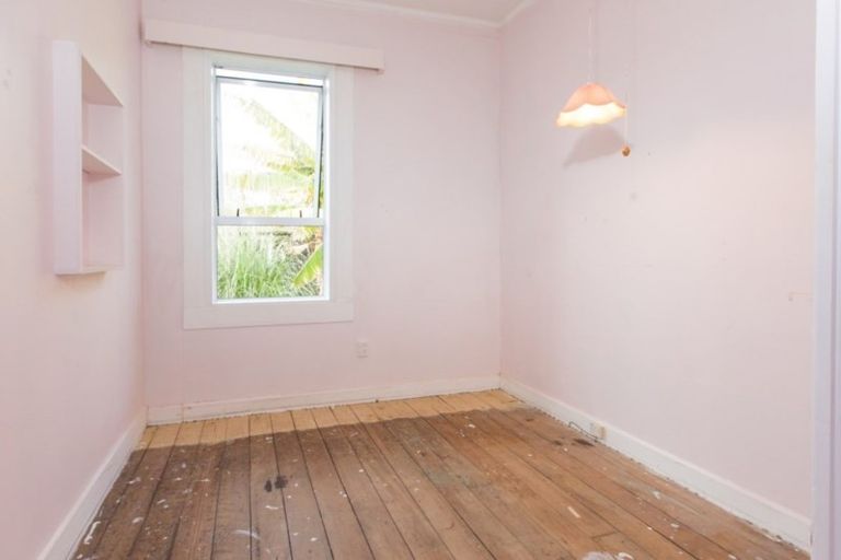 Photo of property in 30 Mill Road, Clive, 4102