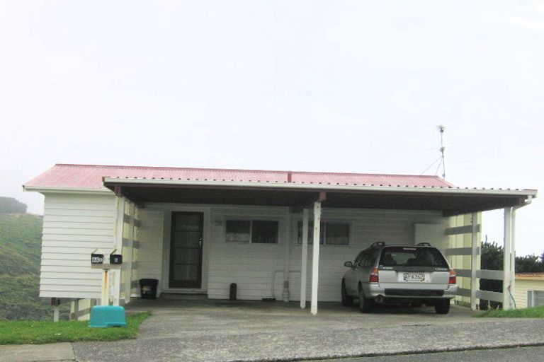 Photo of property in 66a Baylands Drive, Newlands, Wellington, 6037