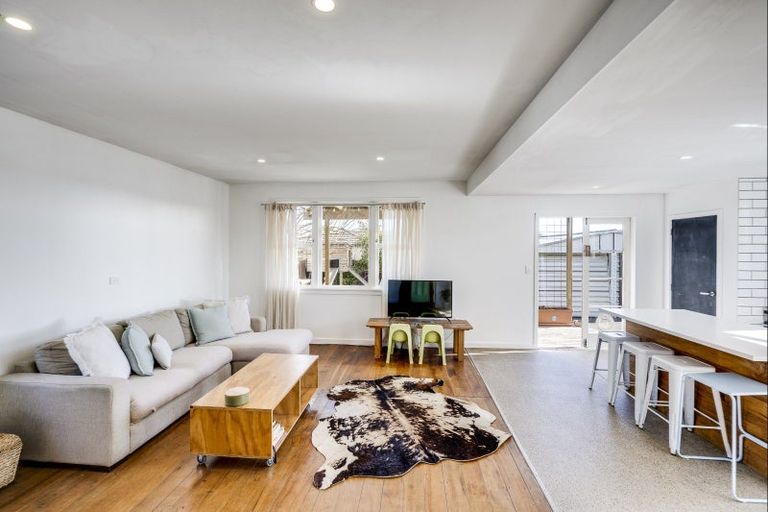 Photo of property in 1013 Heretaunga Street East, Parkvale, Hastings, 4122