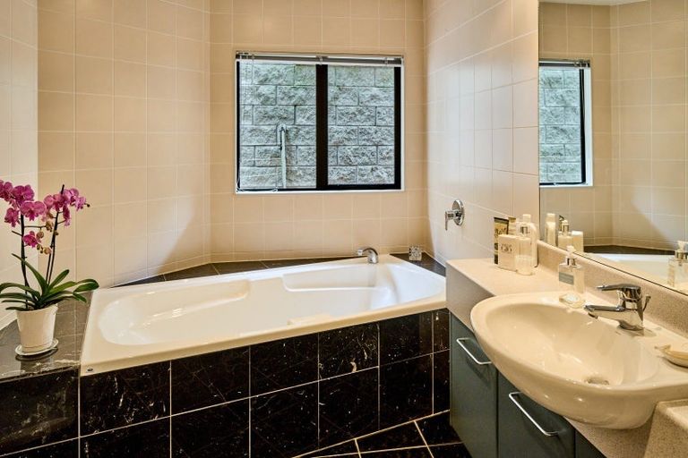 Photo of property in 12/22 Oriental Terrace, Oriental Bay, Wellington, 6011