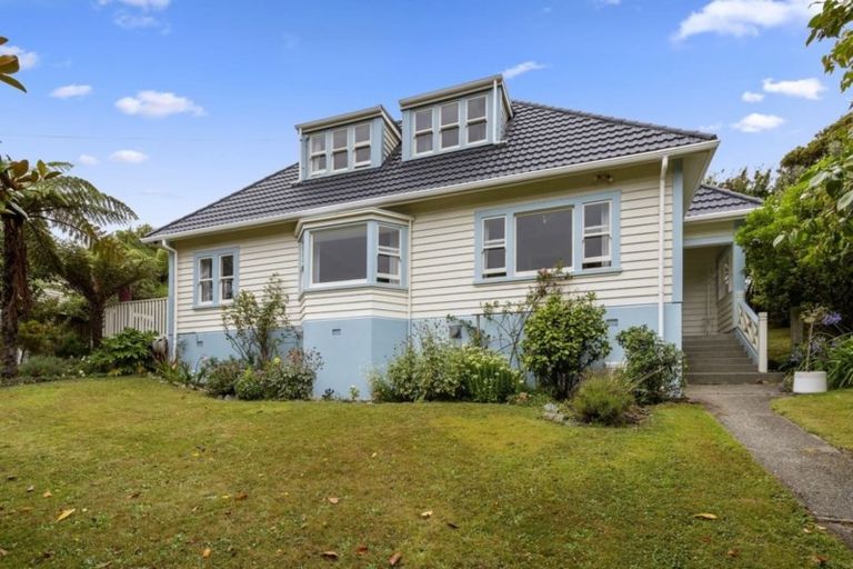 Photo of property in 28 Handyside Street, Tawa, Wellington, 5028