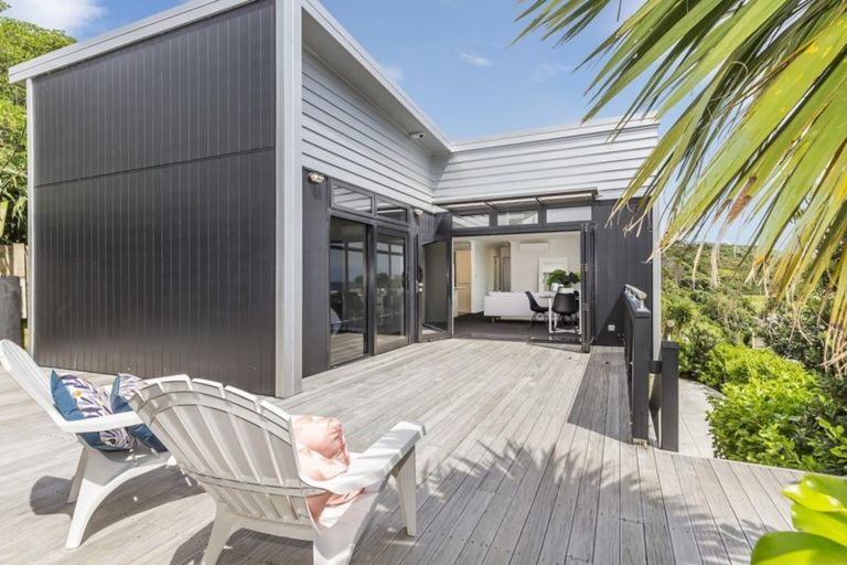 Photo of property in 3 Bunker Way, Strathmore Park, Wellington, 6022