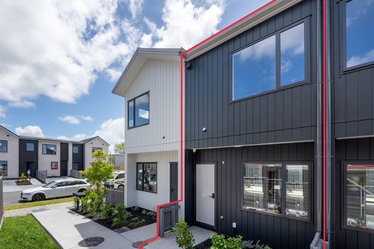 Photo of property in 2/17 Samuel Marsden Place, Whenuapai, Auckland, 0618
