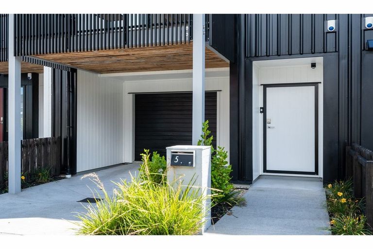 Photo of property in 5 Eyton Kay Road, Hobsonville, Auckland, 0616