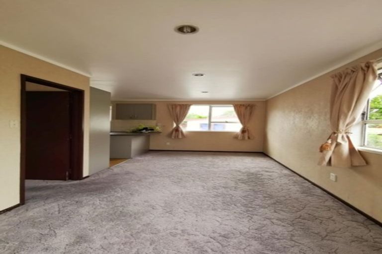 Photo of property in 3 Ciprian Place, Henderson, Auckland, 0612