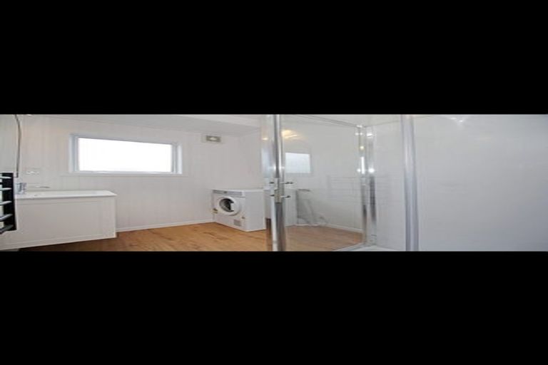 Photo of property in 1/18 Edgerton Road, Te Atatu Peninsula, Auckland, 0610