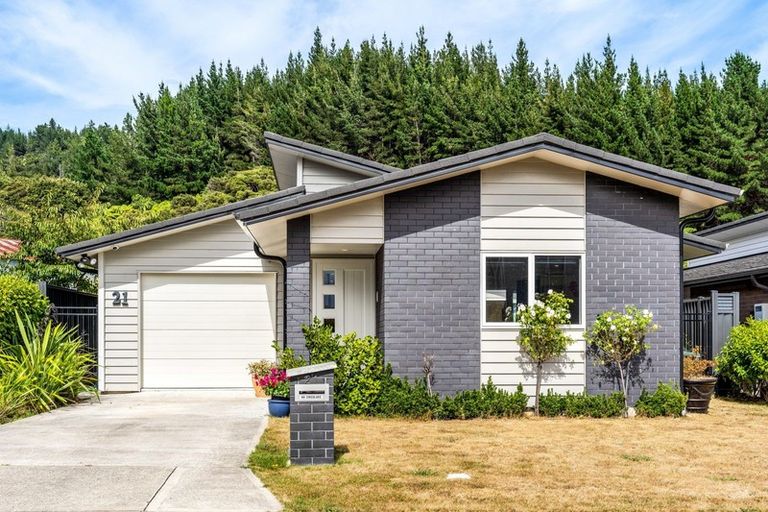 Photo of property in 21 Somerby Mews, Silverstream, Upper Hutt, 5019