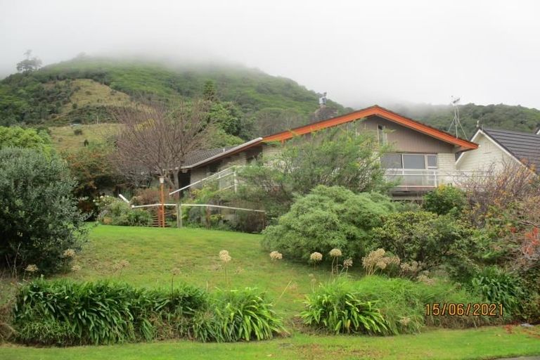 Photo of property in 135 Winara Avenue, Waikanae, 5036