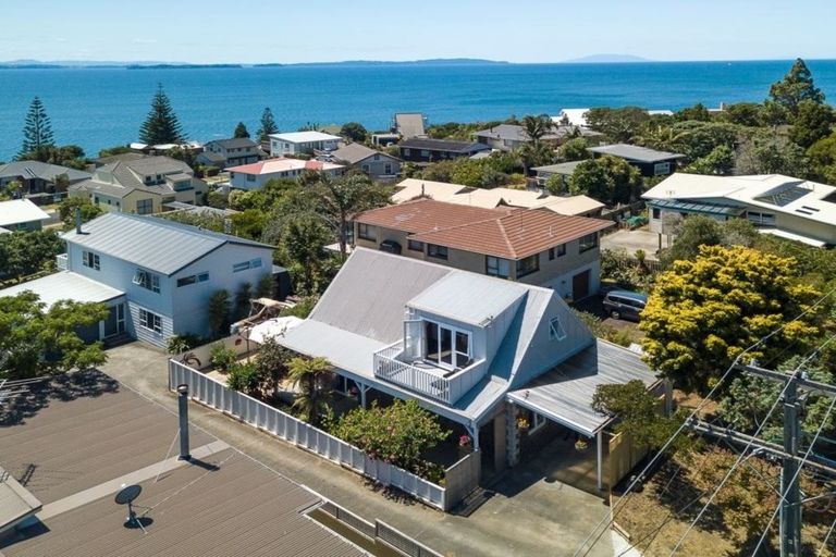 Photo of property in 1354 Whangaparaoa Road, Army Bay, Whangaparaoa, 0930