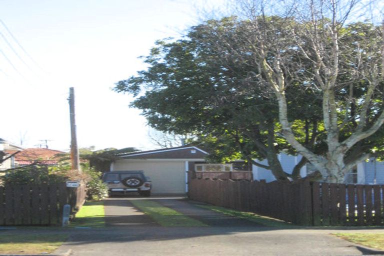 Photo of property in 2/48 Willis Road, Papakura, 2110
