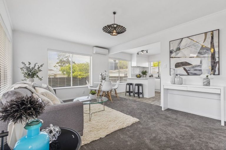 Photo of property in 2/25 Pinedale Place, Henderson, Auckland, 0610