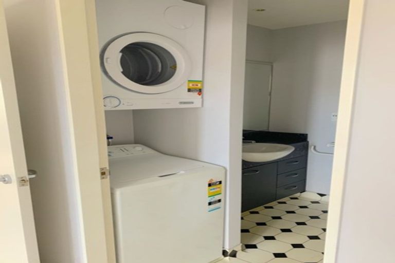 Photo of property in St Peters Apartments, 5d/192 Willis Street, Te Aro, Wellington, 6011