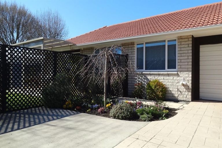 Photo of property in 2/444 Harewood Road, Harewood, Christchurch, 8051