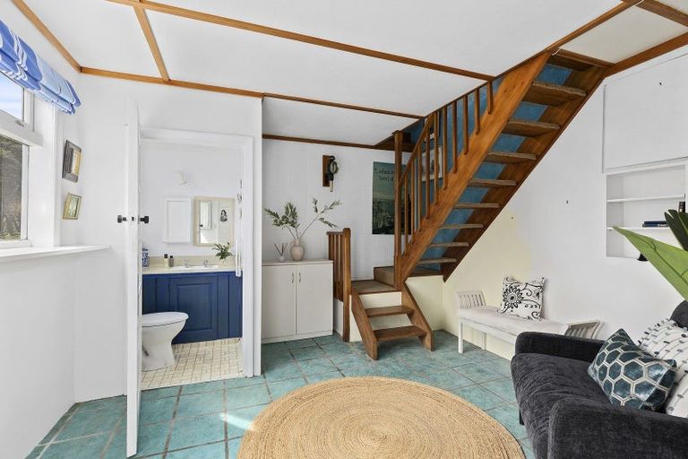 Photo of property in 28 Beacon Hill Road, Strathmore Park, Wellington, 6022