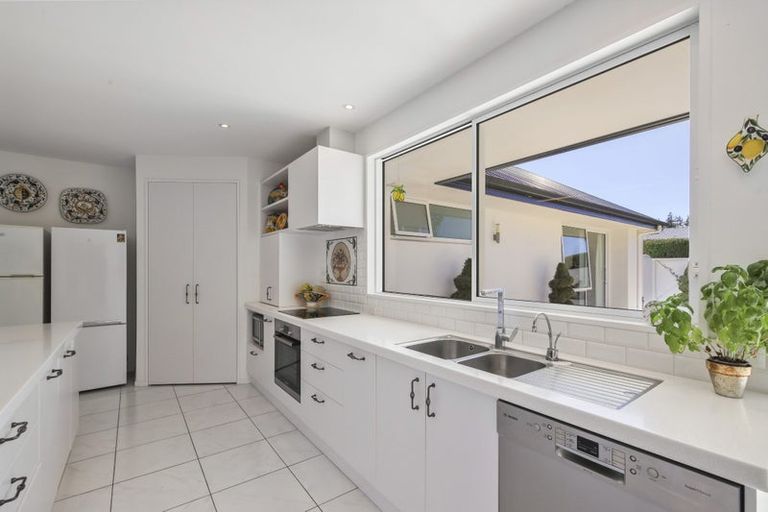 Photo of property in 72 Oakgrove Drive, Rangiora, 7400