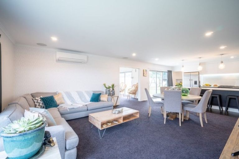 Photo of property in 6 Waimarama Court, Roslyn, Palmerston North, 4414