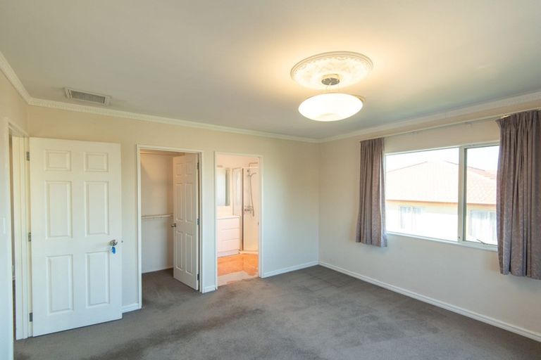 Photo of property in 22 Hugh Green Drive, Pinehill, Auckland, 0632