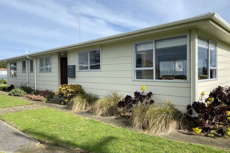 Photo of property in 33 Gloucester Street, Patea, 4520