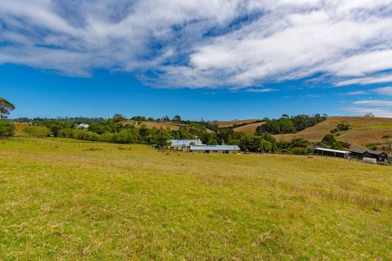 Photo of property in 14b Wairere Road, Waitakere, Henderson, 0782